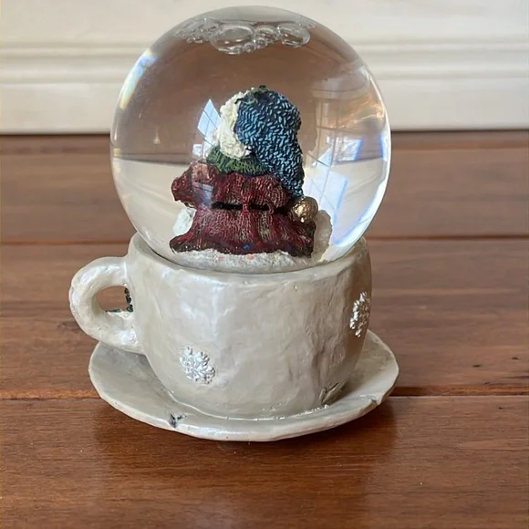 BOYDS BEARS & FRIENDS Miniature Snow Woman with Penguin Snow Globe - Picture 7 of 11